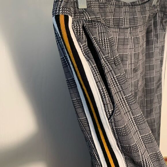 Indigo Rein EUC black/white plaid pant with yellow stripe, cuffed hem Size 7 - Picture 2 of 5